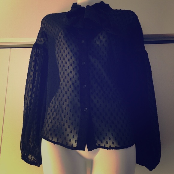 H&M Tops - Lovely Black Tie Blouse🖤